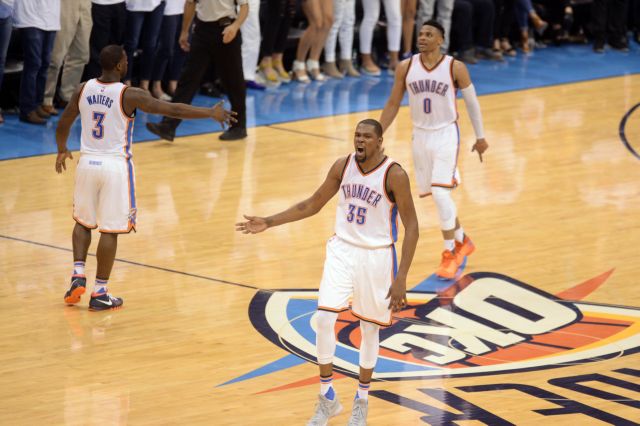 Η Οκλαχόμα μια νίκη από τους τελικούς του ΝΒΑ, 3-1 τους Γουόριορς