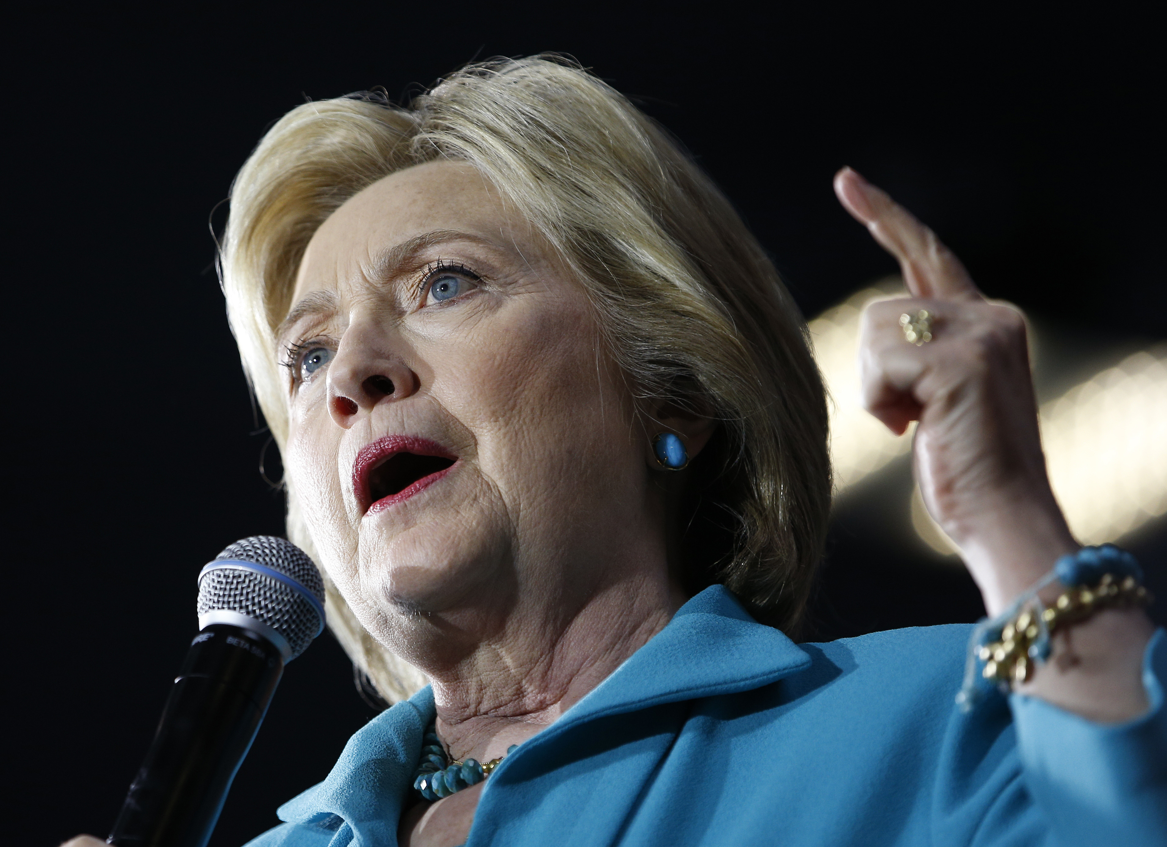 Στέιτ Ντιπάρτμεντ: Παραβίαση των κανόνων τα e-mail της Κλίντον