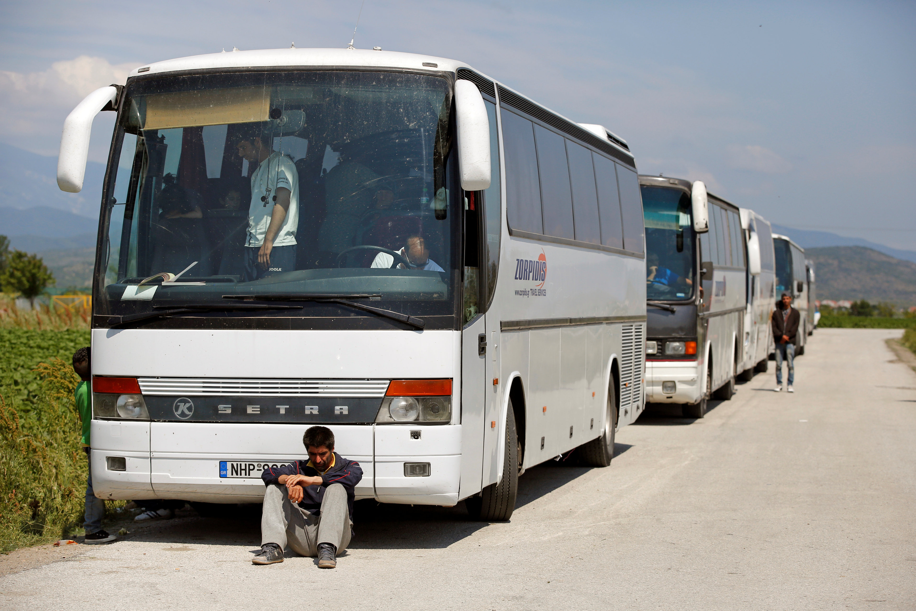 Guardian: Συνθήκες «ούτε για ζώα» στους χώρους φιλοξενίας μετά την Ειδομένη