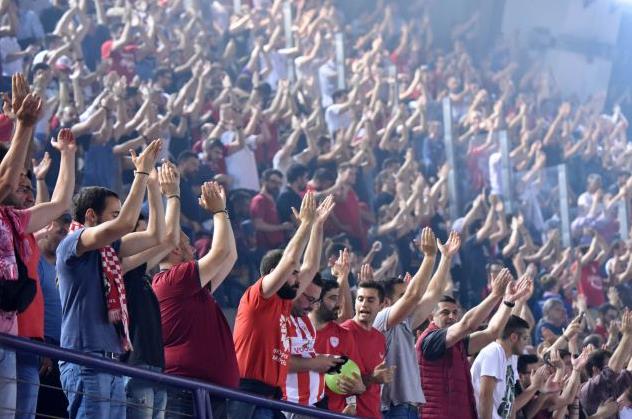 Ένταση μεταξύ οπαδών του Ολυμπιακού για φωτογραφίες με Διαμαντίδη