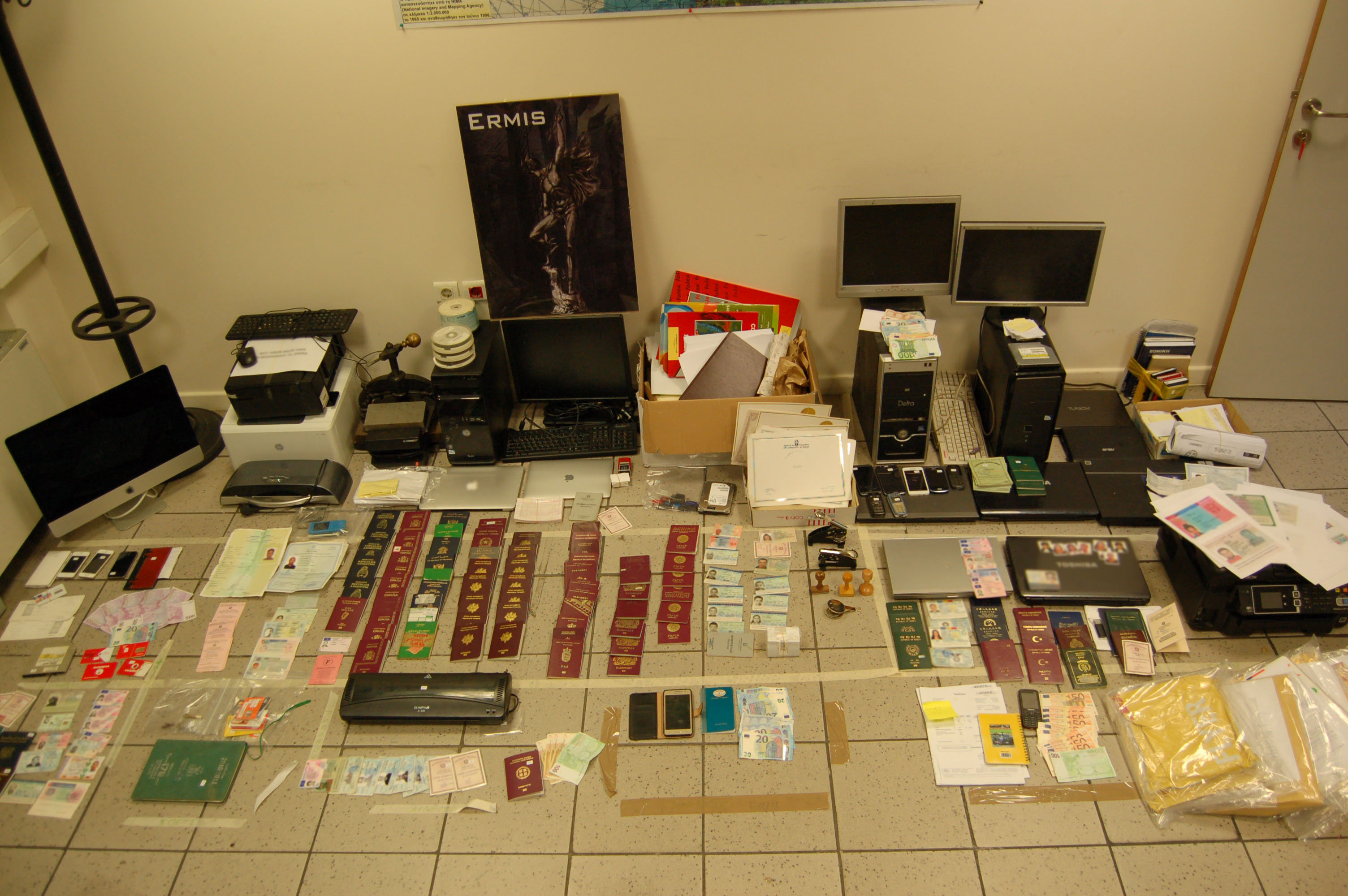 Μεγάλο κύκλωμα διακίνησης μεταναστών προς το εξωτερικό εξάρθρωσε η ΕΛ.ΑΣ.