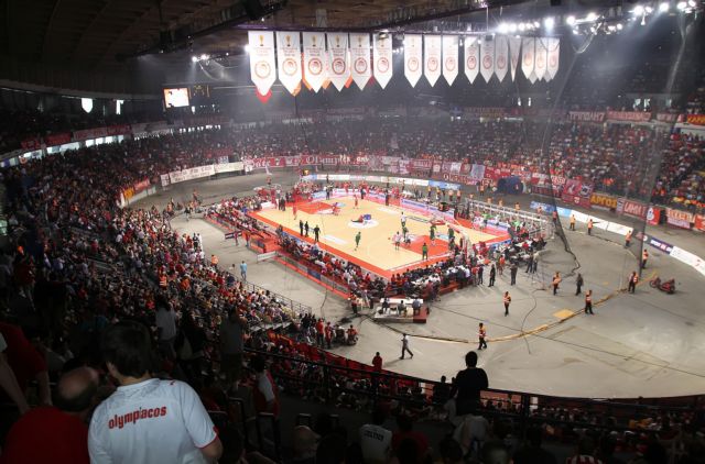 Με πρόστιμο τιμωρήθηκε ο Ολυμπιακός για το «ντου» στους διαιτητές