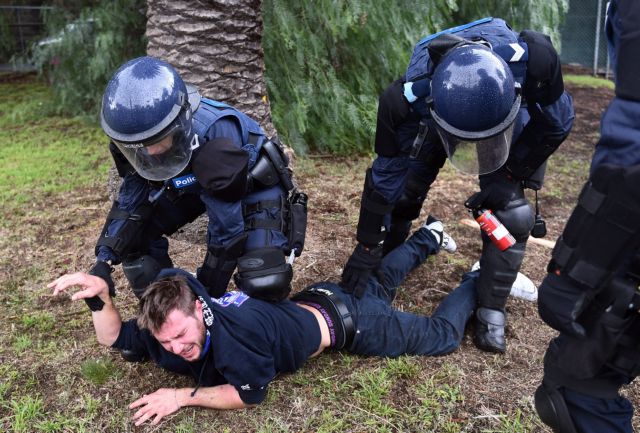 Το μεταναστευτικό προκαλεί συγκρούσεις και στην Αυστραλία