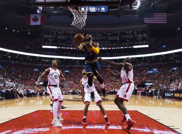 Στους τελικούς το Κλίβελαντ, δια χειρός Λεμπρόν