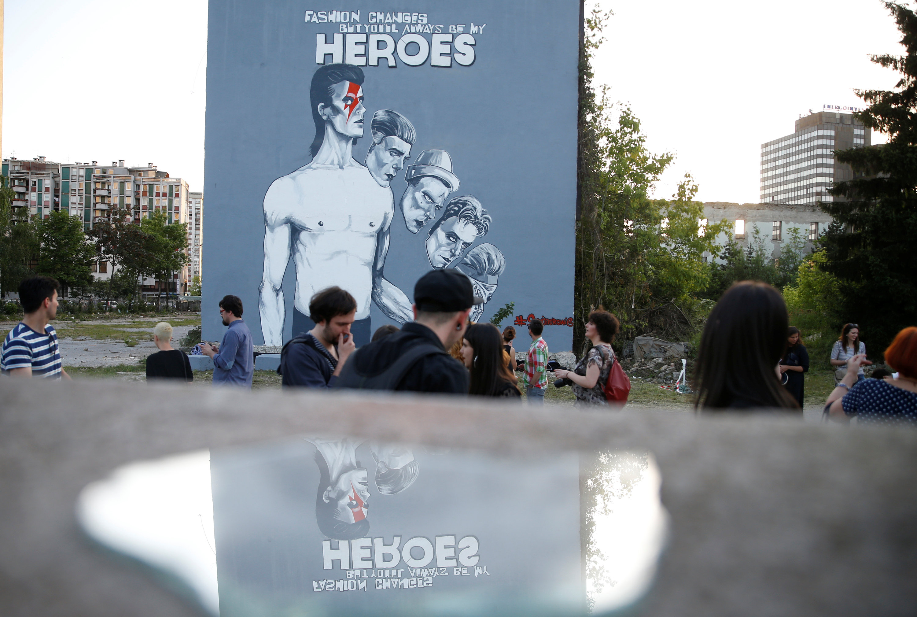 Με μία τοιχογραφία τιμάται ο Μπάουι στο Σεράγεβο
