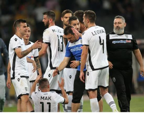 Ο Σαββίδης υποδέχθηκε την αποστολή του ΠΑΟΚ