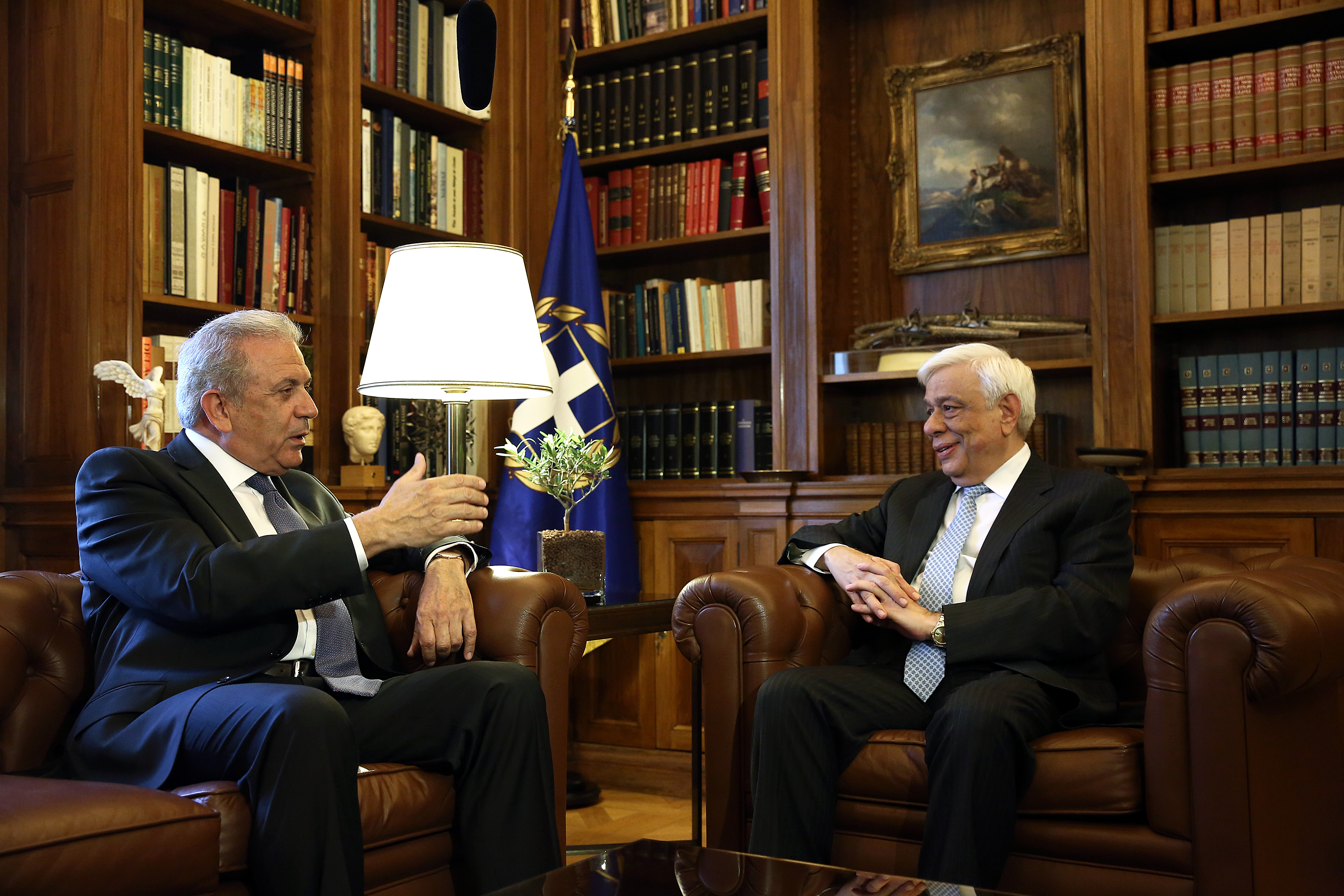 Να μην χαλαρώσει η συμφωνία ΕΕ – Τουρκίας ζητούν Παυλόπουλος – Αβραμόπουλος