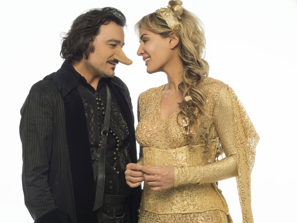 O Βασίλης Χαραλαμπόπουλος ως «Συρανό» ξεκινάει το ταξίδι του από το Θέατρο Βράχων