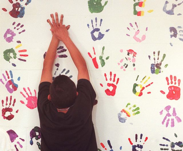 ΕΕ: Μπλόκο εντός 24ώρου στη ρητορική μίσους από Facebook, Twitter, YouTube, MS