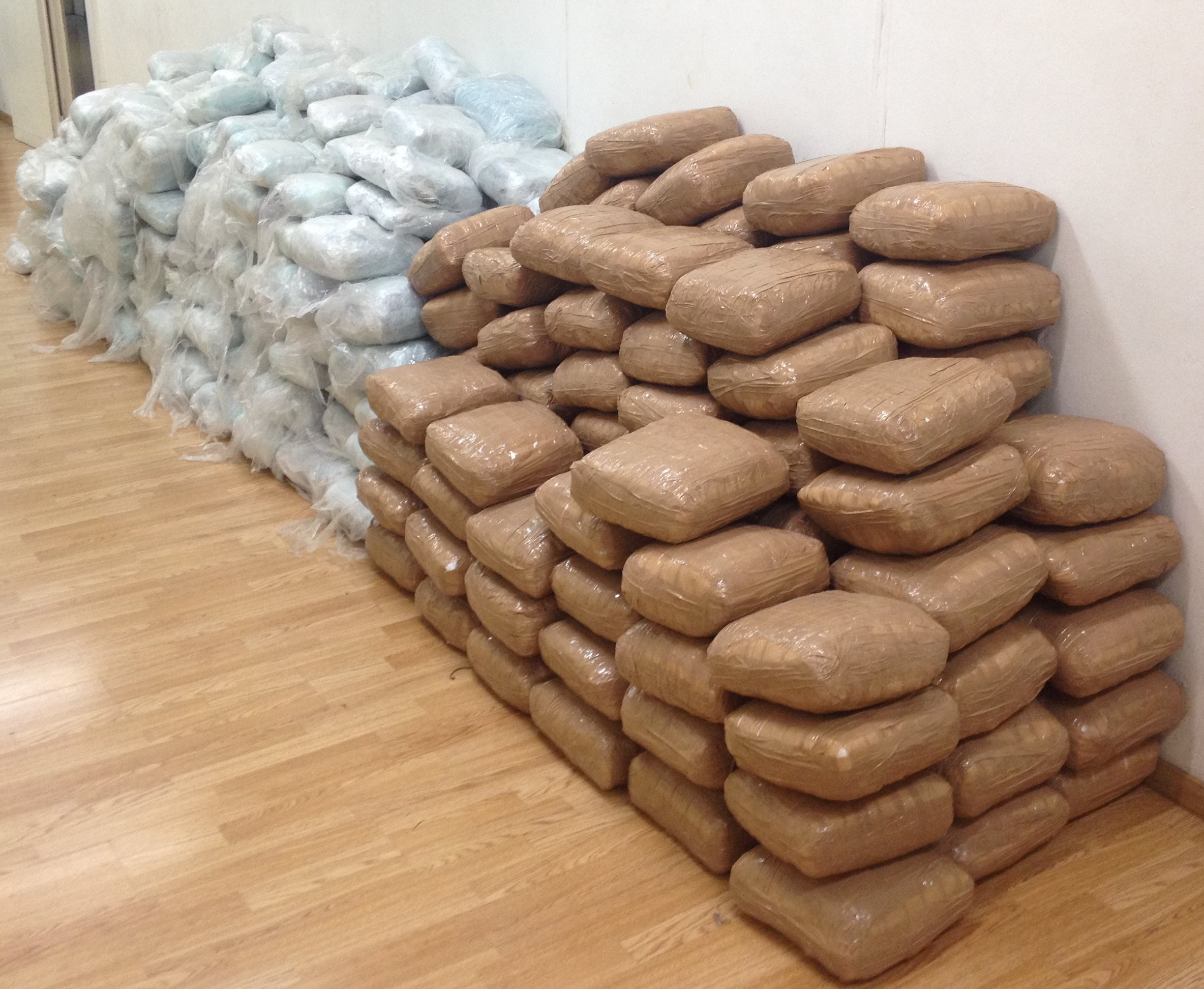 Διακινούσαν μεγάλες πσοσότητες χασίς και κοκαΐνης προς τη δυτική Ευρώπη