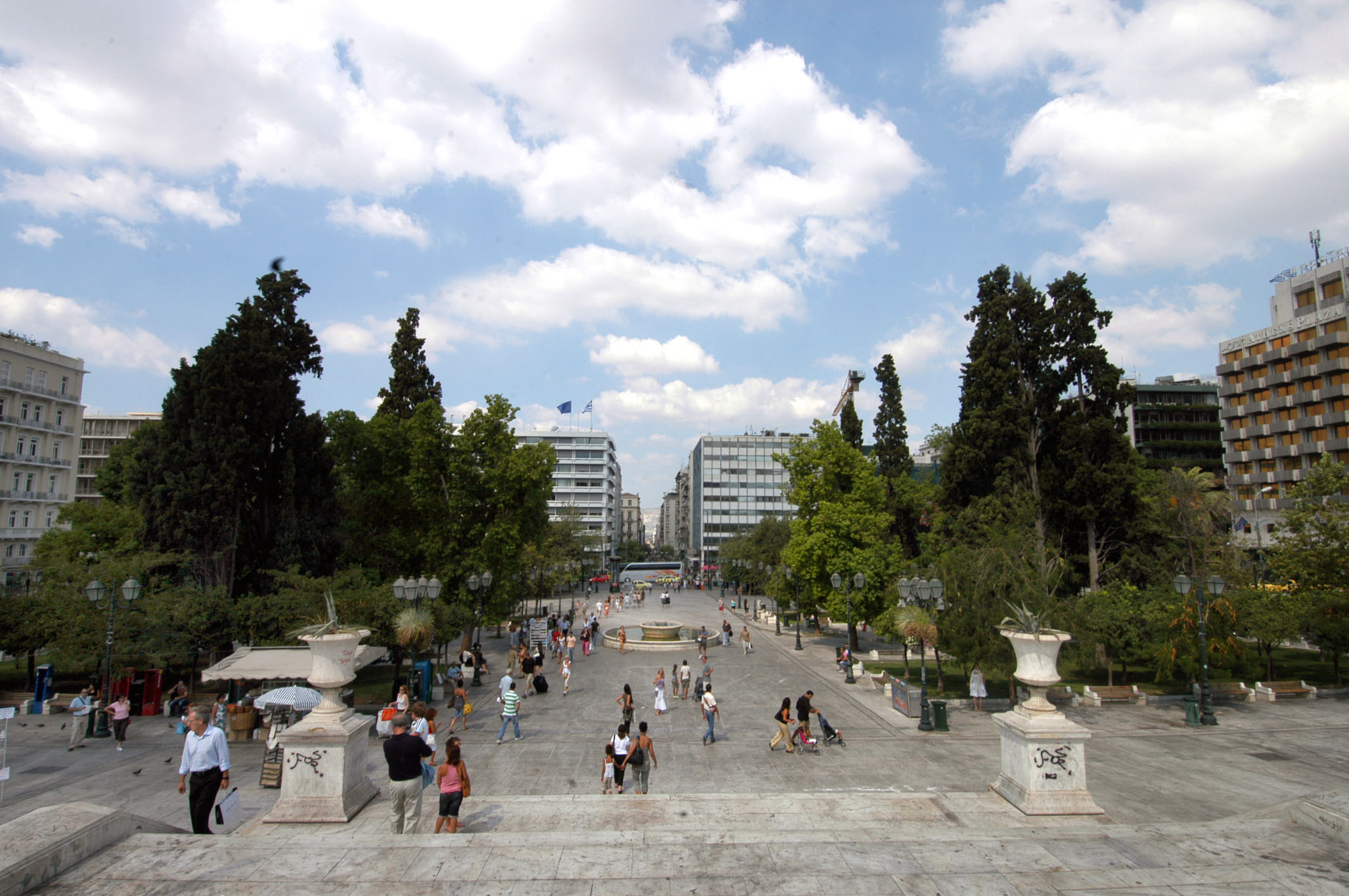 Κλιμακώνεται η πολιτική αντιπαράθεση για το «Παραιτηθείτε»