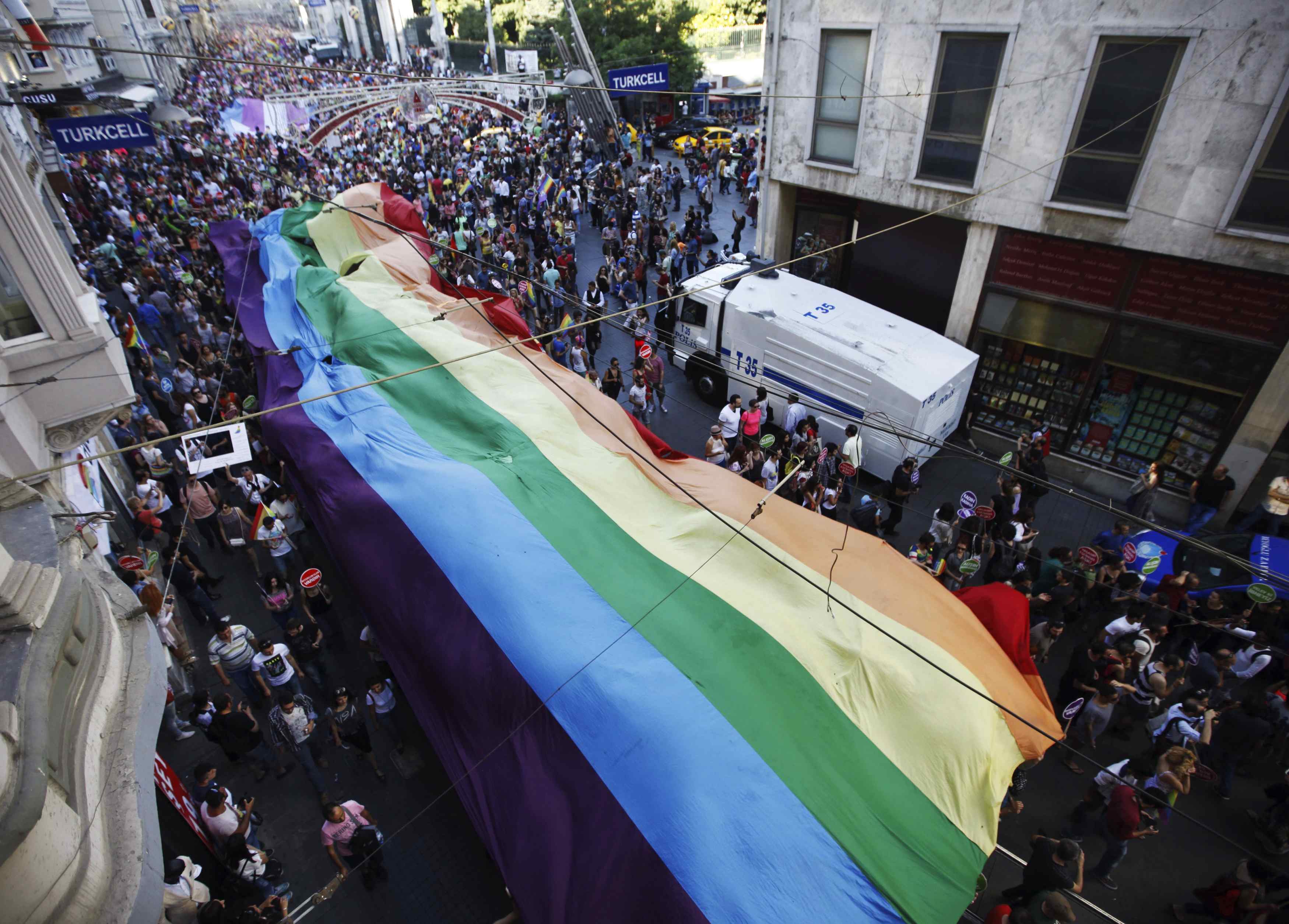 Ο δήμος Κωνσταντινούπολης απαγορεύει το gay pride