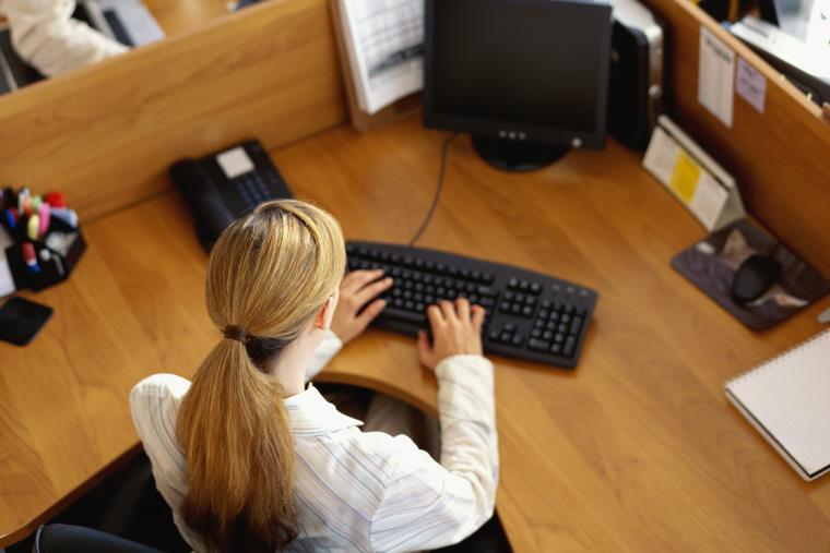 Κάτω από τα 500 ευρώ ο μισθός των νέων