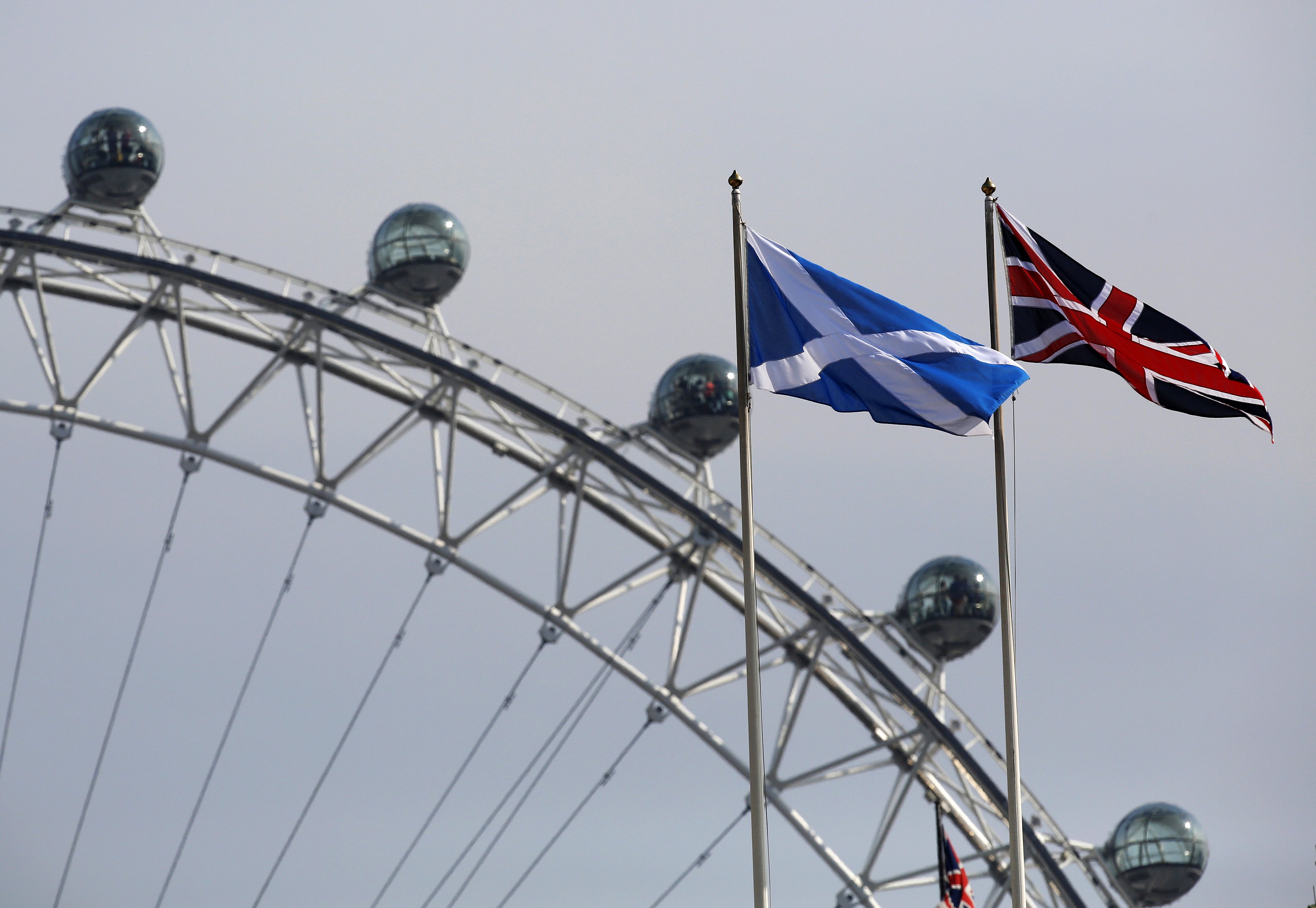Η Σκωτία κρατά στο τραπέζι «κάλπη απόσχισης», ανοίγει διαύλους με την ΕΕ
