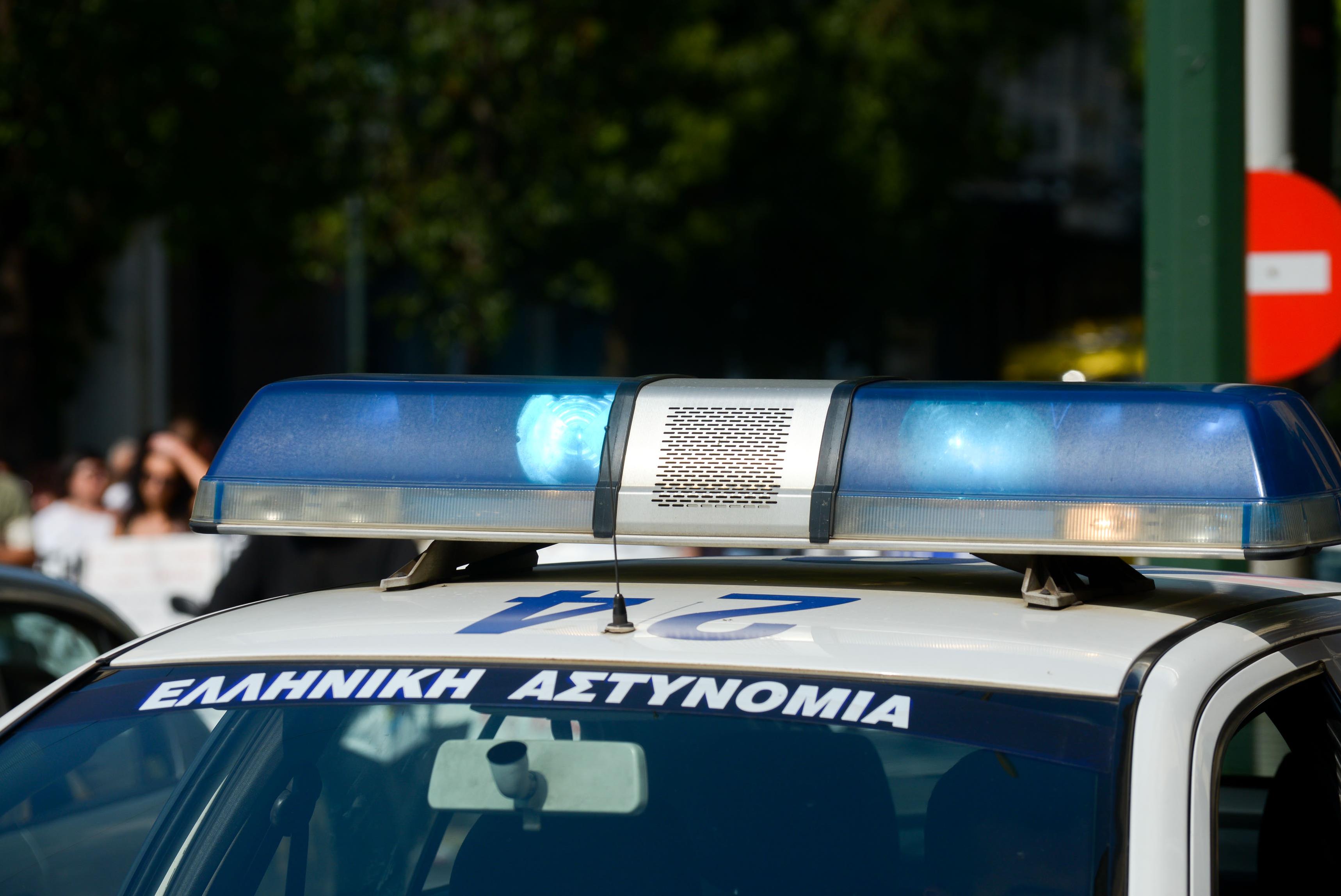 Τον πυροβόλησαν και τον λήστεψαν έξω από τράπεζα στα Καμίνια