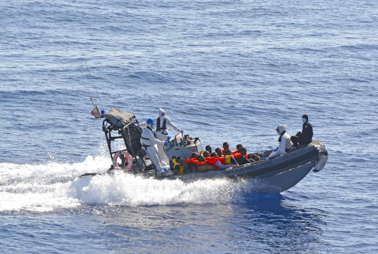 Νέο προσφυγικό ναυάγιο μεταξύ Σικελίας και Λιβύης, τουλάχιστον δέκα νεκροί