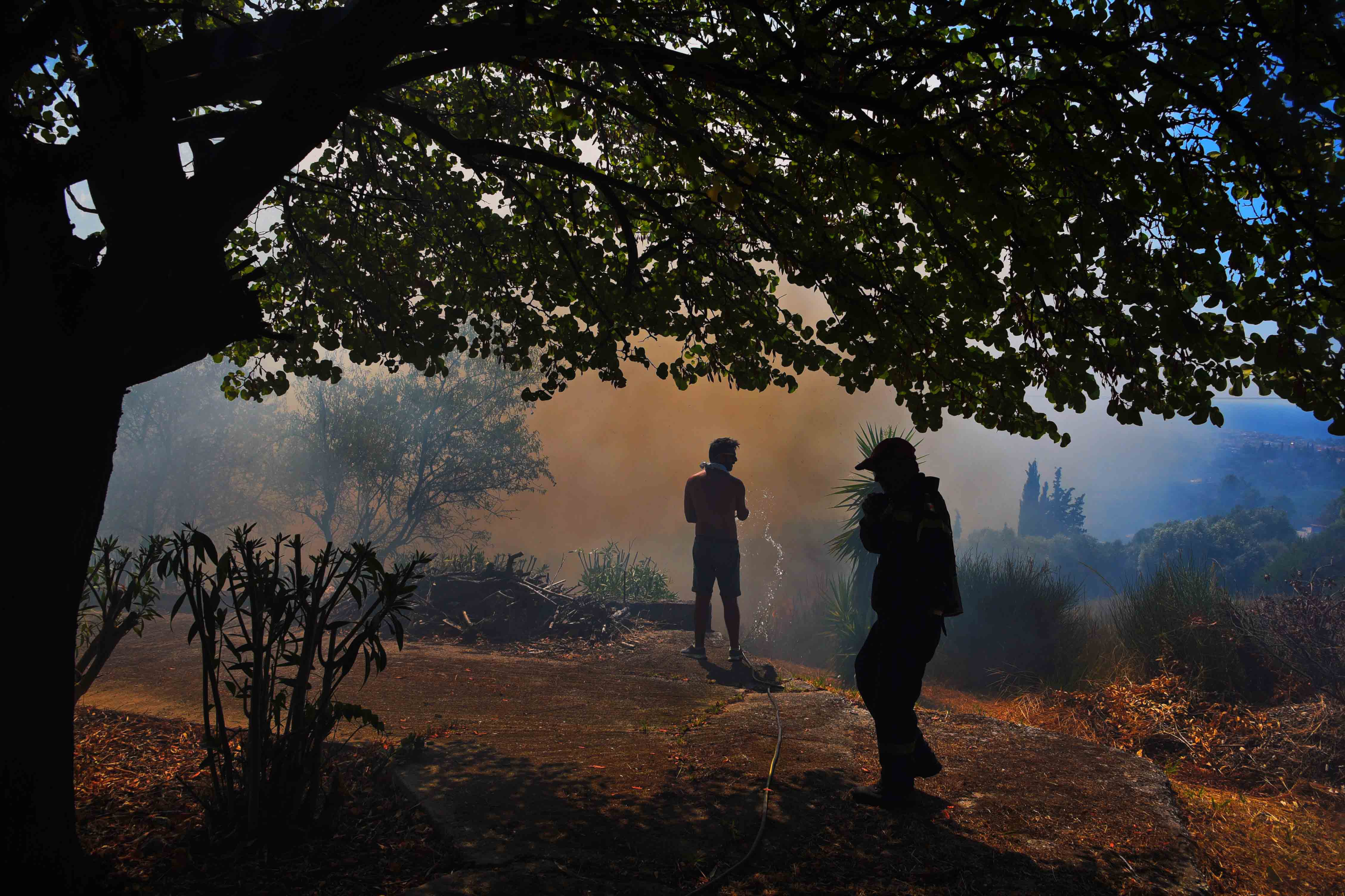 Κύπρος: Μάχη με τις φλόγες για δεύτερη μέρα, σε επιφυλακή η Εθνική Φρουρά