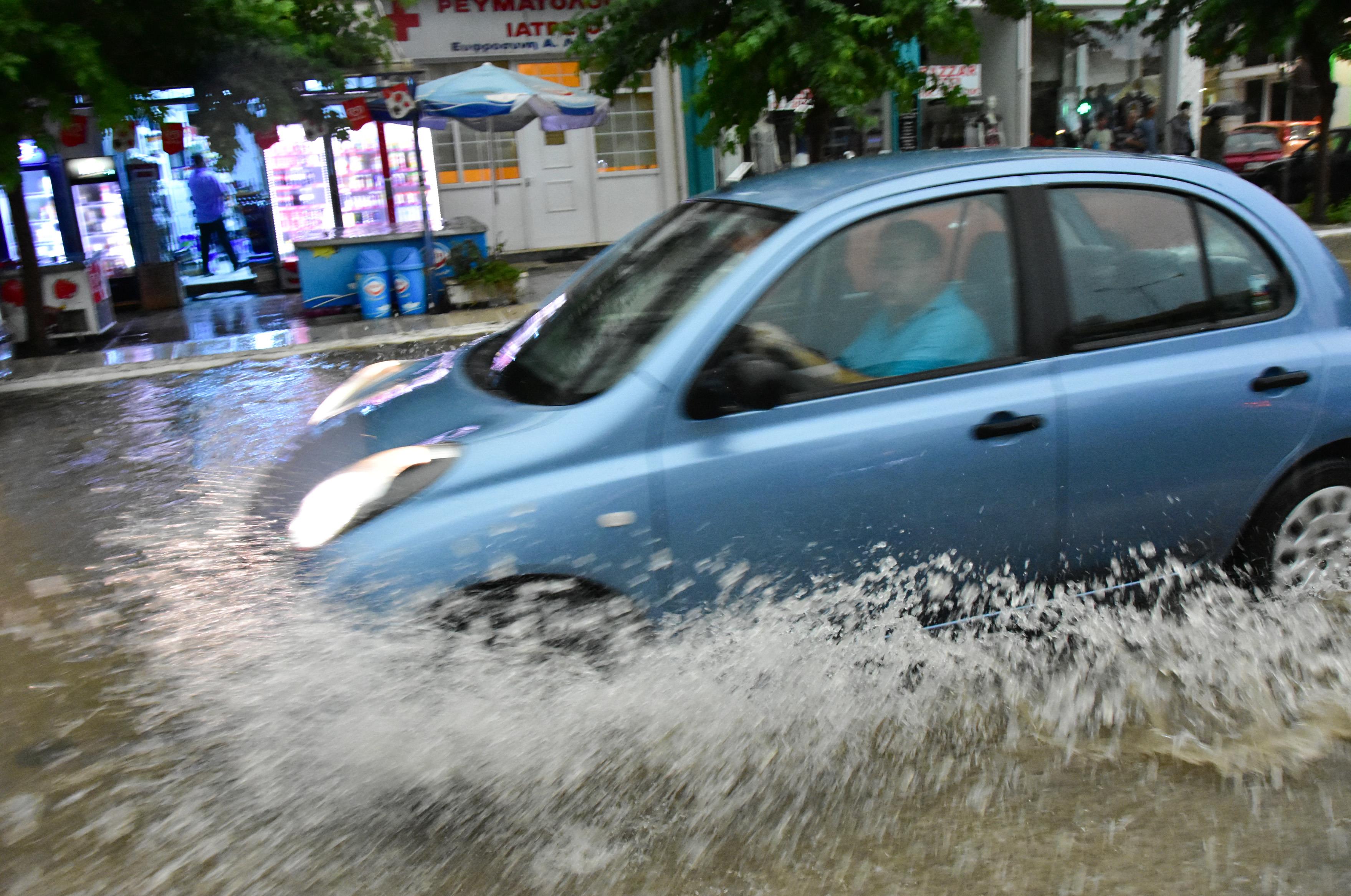 Σε κατάσταση έκτακτης ανάγκης η Μεγαλόπολη από τη σφοδρή βροχόπτωση
