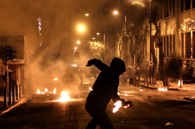 Μολότοφ κατά διμοιρίας των ΜΑΤ και σε κτίριο του υπουργείου Πολιτισμού