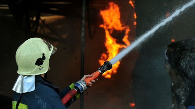 Πυρκαγιά σε εργοστάσιο στην παλιά εθνική οδό Λάρισας – Βόλου