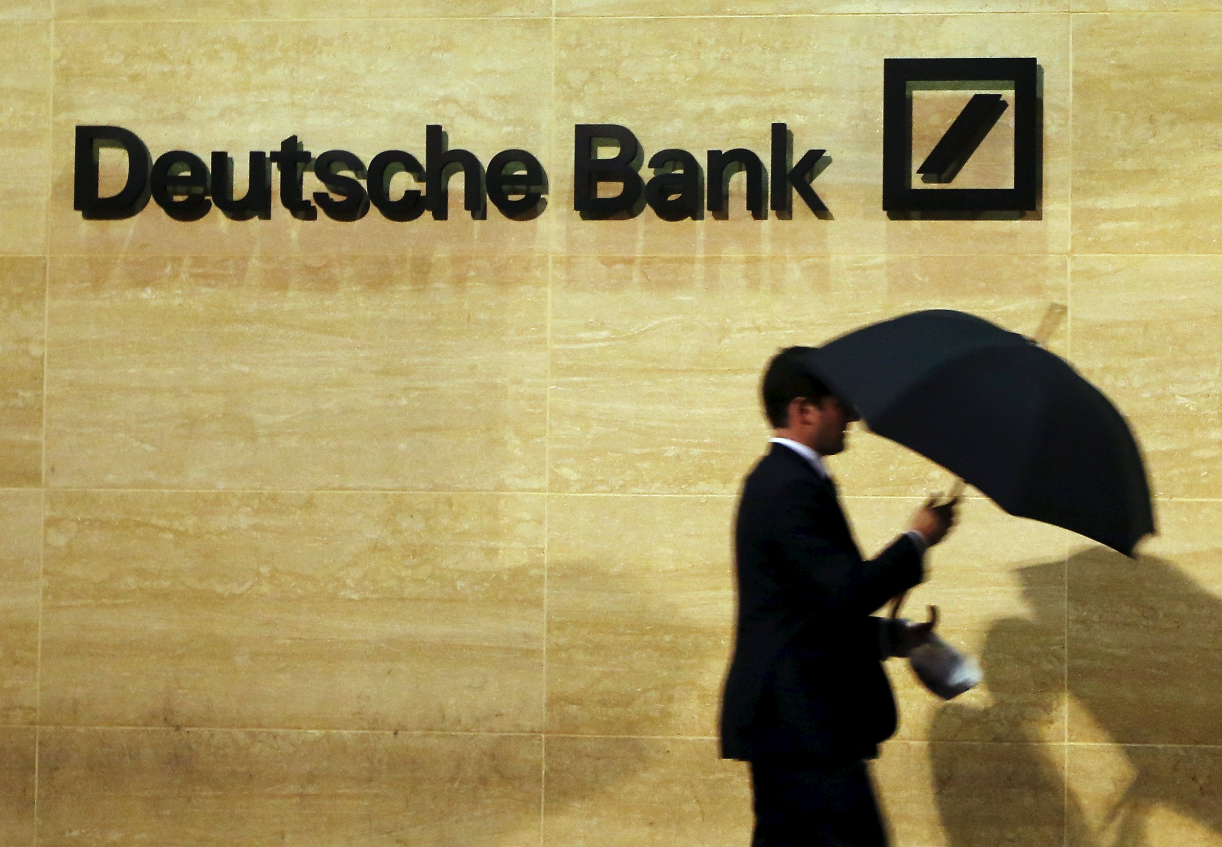 ΔΝΤ: Η Deutsche Bank δημιουργεί τους μεγαλύτερους κινδύνους