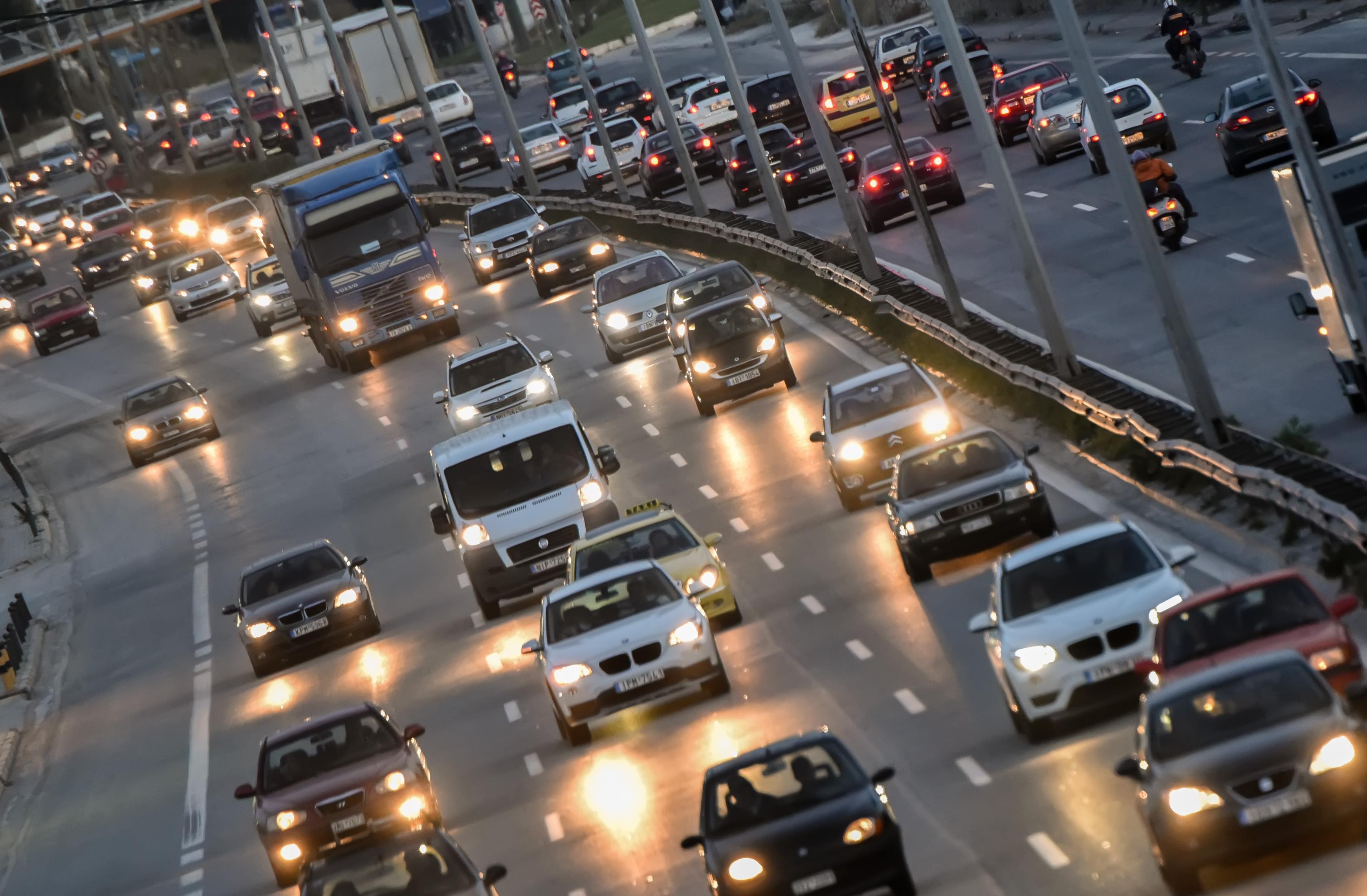 Σε επιφυλακή η Τροχαία στις εθνικές οδούς το τριήμερο του Αγίου Πνεύματος