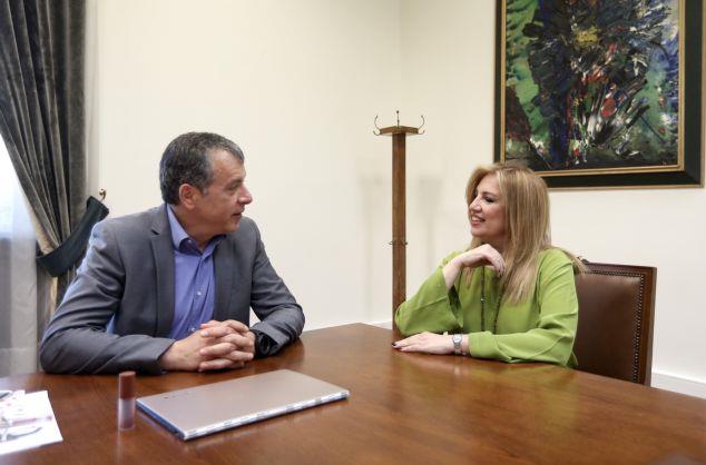 Πρώτη ανοιχτή εκδήλωση των κομμάτων του Κέντρου με σκοπό τη συμπόρευση