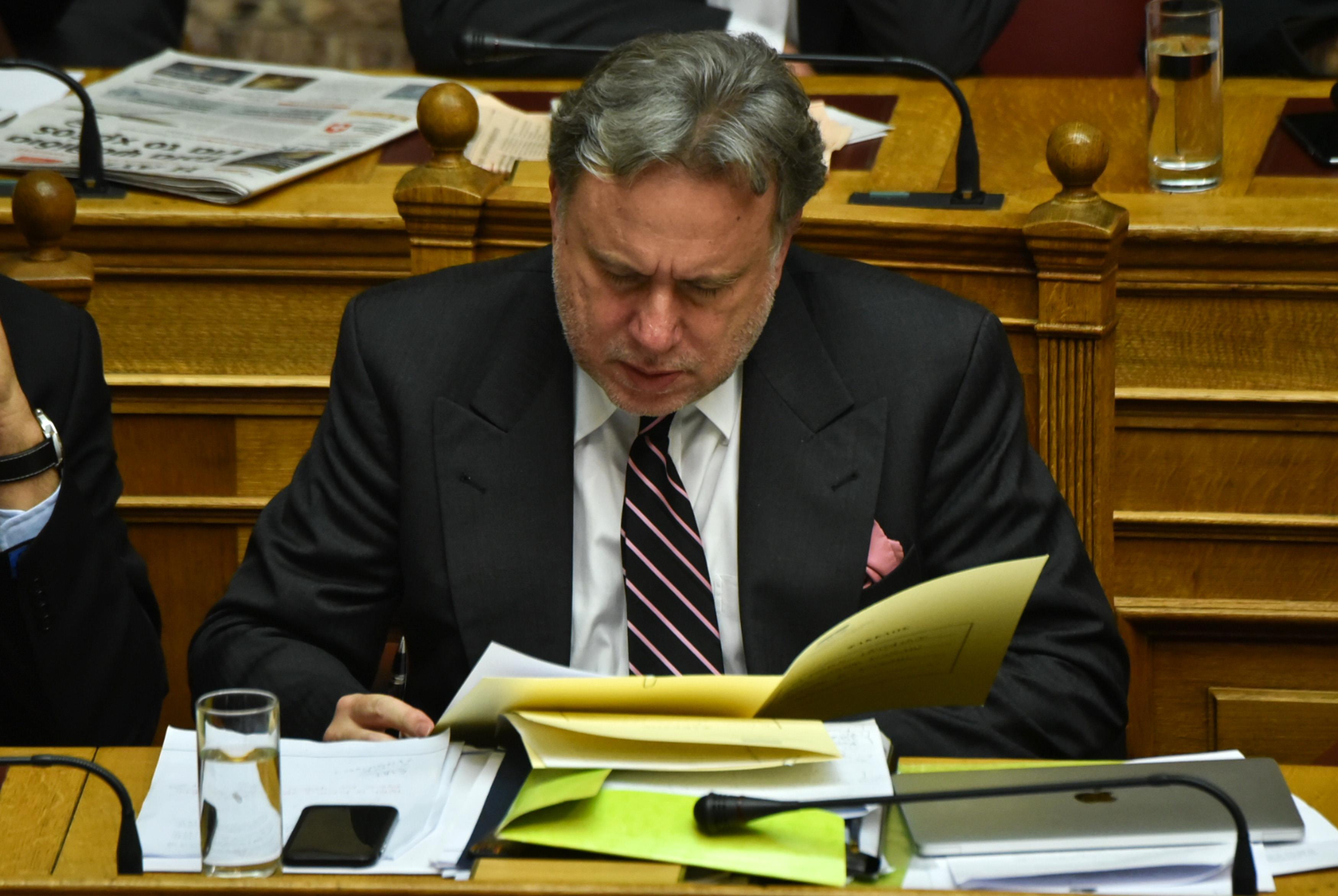 Κατρούγκαλος: Αμυνόμαστε στις ομαδικές απολύσεις