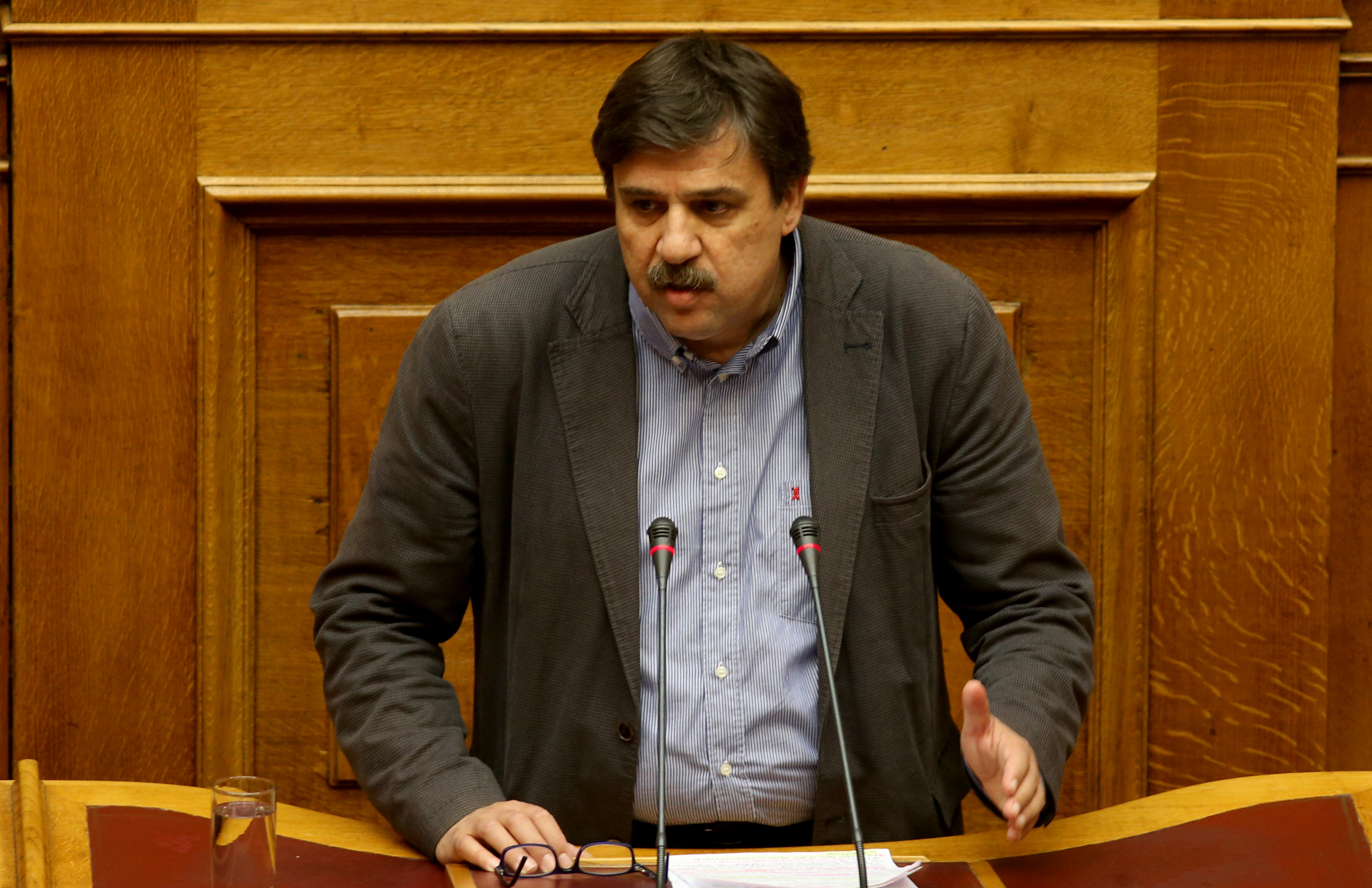 Ξανθός: Αυστηρότερη εφαρμογή της ισχύουσας νομοθεσίας για το κάπνισμα