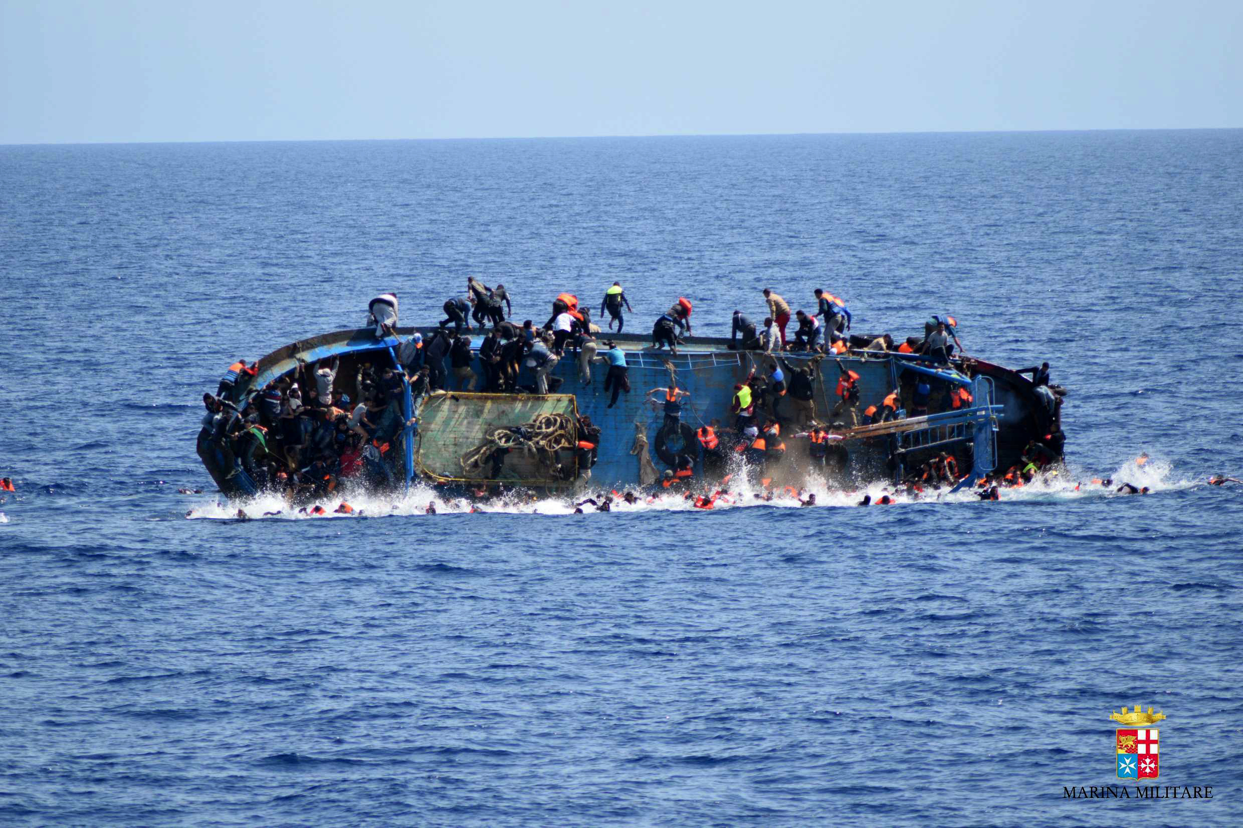 Τα πτώματα τουλάχιστον 25 προσφύγων ξεβράστηκαν στις ακτές της Λιβύης