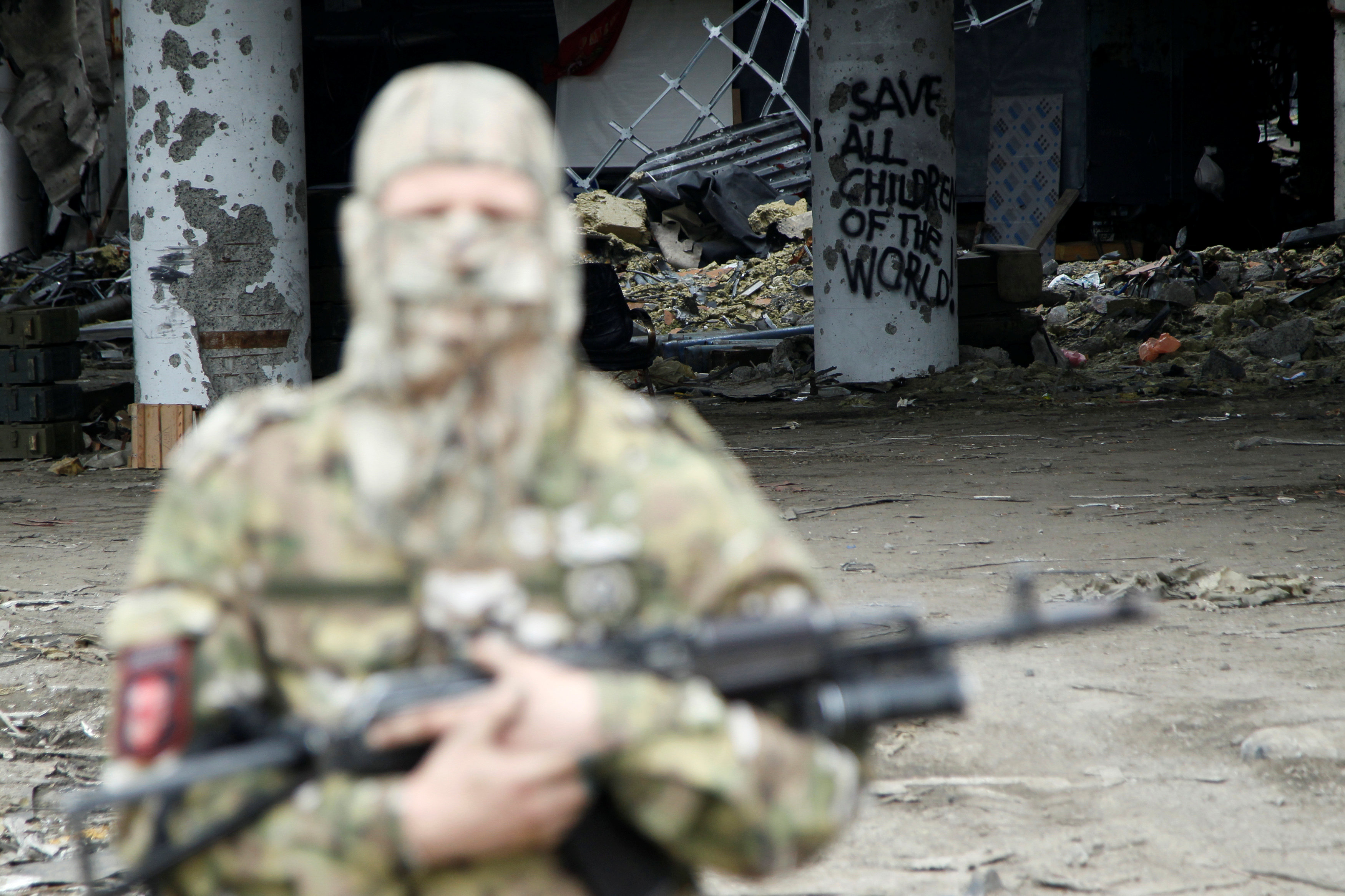Το ΝΑΤΟ κατηγορεί τη Ρωσία για την παραπαίουσα εκεχειρία στην Ουκρανία
