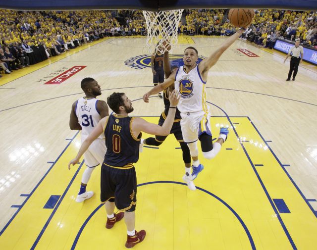 Εκαναν το 1-0 οι Γουόριορς, με 104-89 τους Καβαλίερς