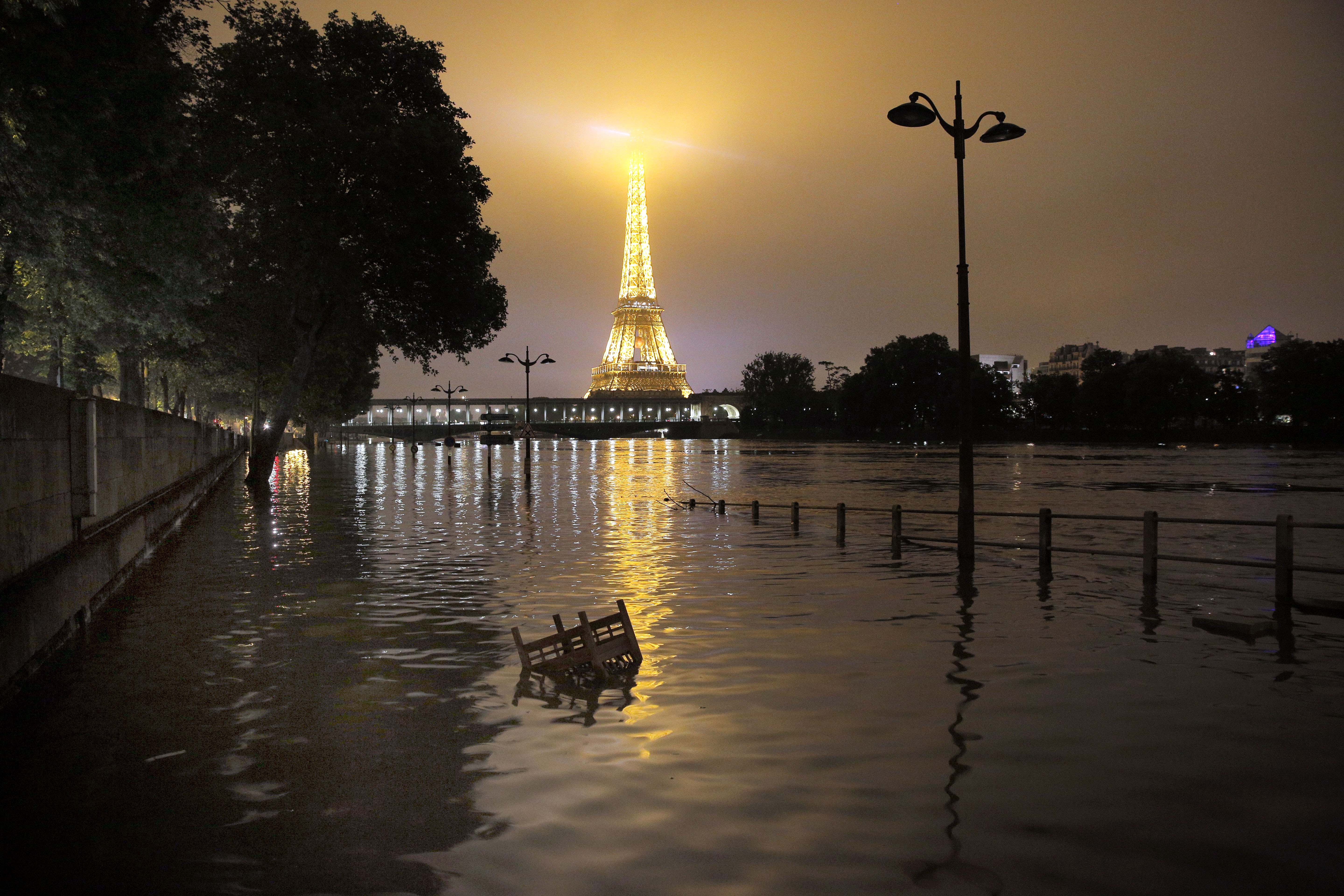 Μετά τις πλημμύρες «η πραγματική μάχη» αρχίζει στη Γαλλία