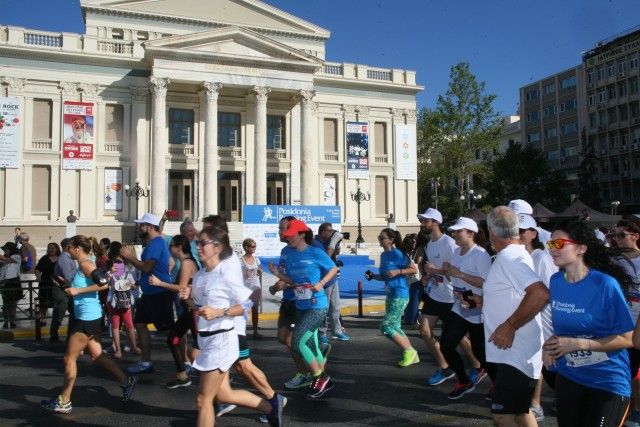 Έλληνες και ξένοι δρομείς κατέκλυσαν τον Πειραιά για τα «Ποσειδώνια»