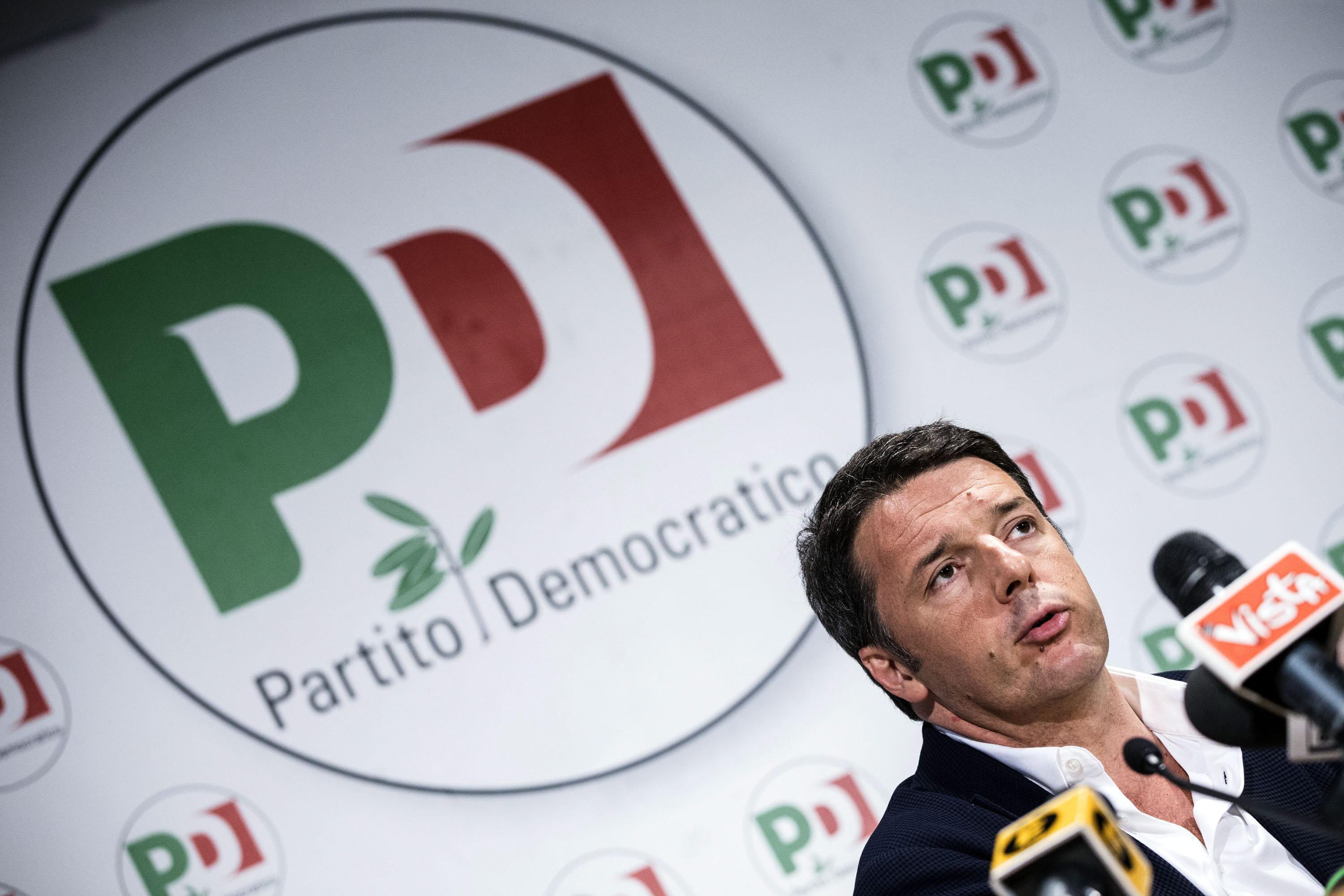 Ανεξαρτήτως των δημοτικών εκλογών, ο Ρέντσι ξεκαθαρίζει ότι δεν παραιτείται