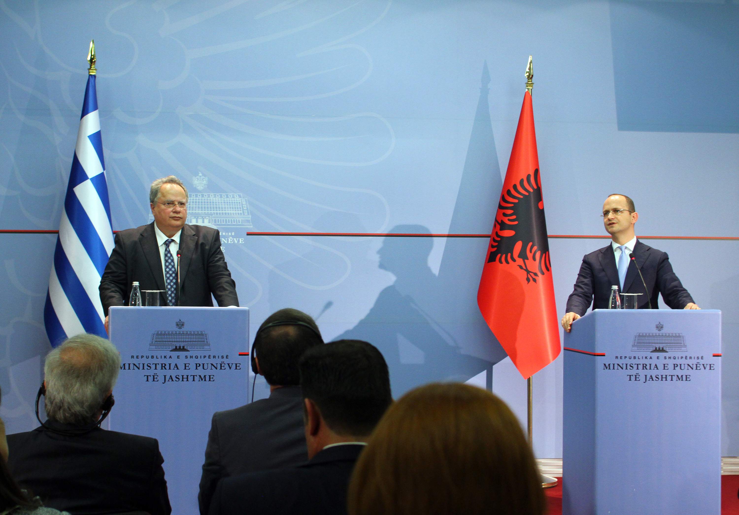 Τα περί «Τσαμουριάς» σκίασαν την επίσκεψη Κοτζιά στην Αλβανία