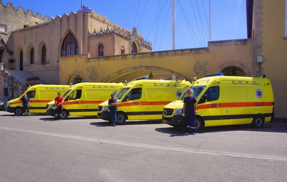 Παράδοση οκτώ νέων ασθενοφόρων στην Περιφέρεια Νοτίου Αιγαίου