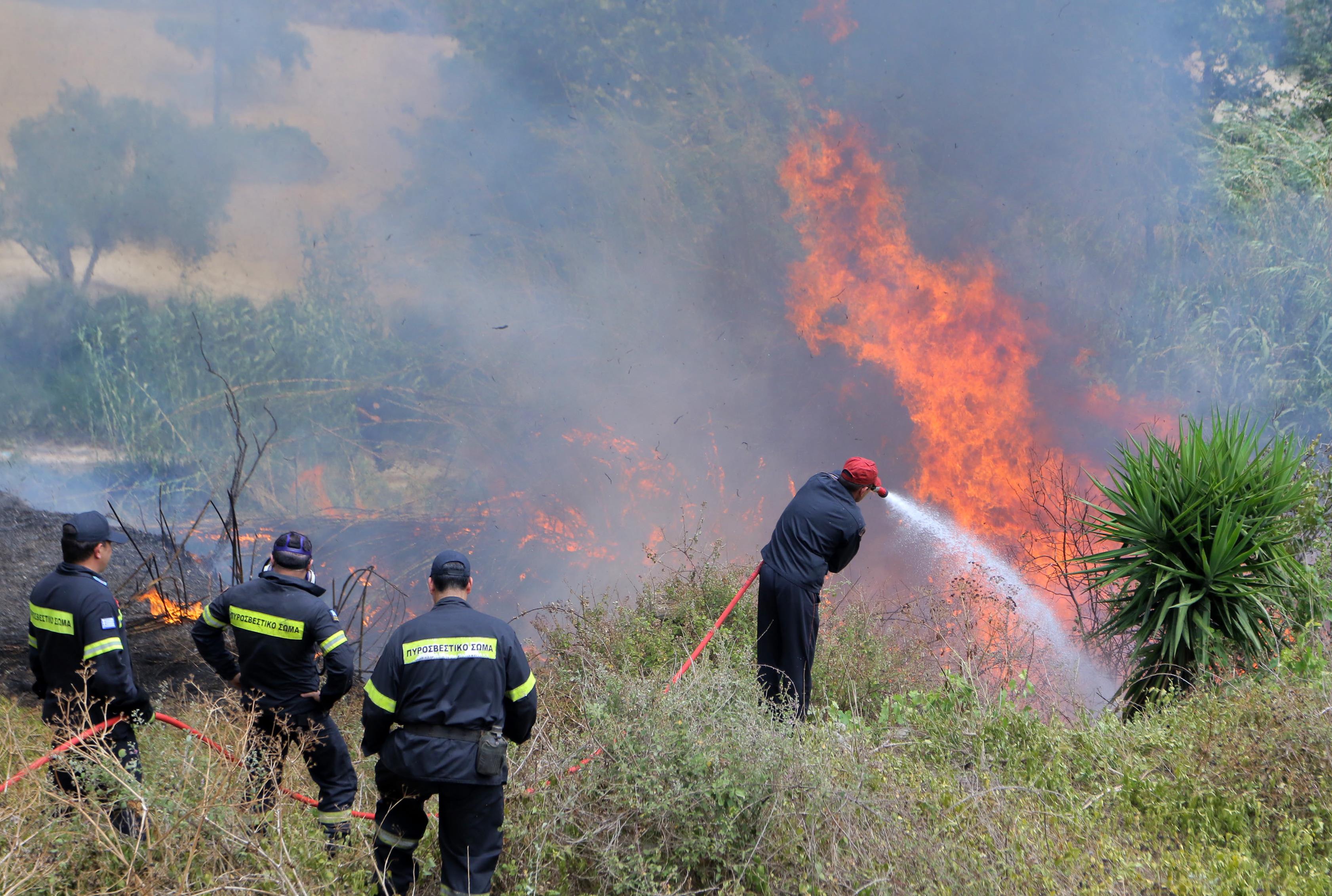 Υπό έλεγχο η πυρκαγιά στον Βαρνάβα Αττικής
