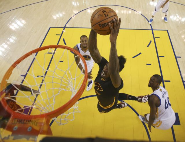 Οι Καβαλίερς χάλασαν τη γιορτή και μείωσαν σε 3-2 νίκες τους Γουόριορς