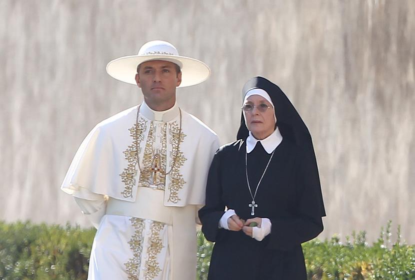 Πρώτο τρέιλερ για το «The Young Pope» με τον Τζουντ Λο ως Πάπα