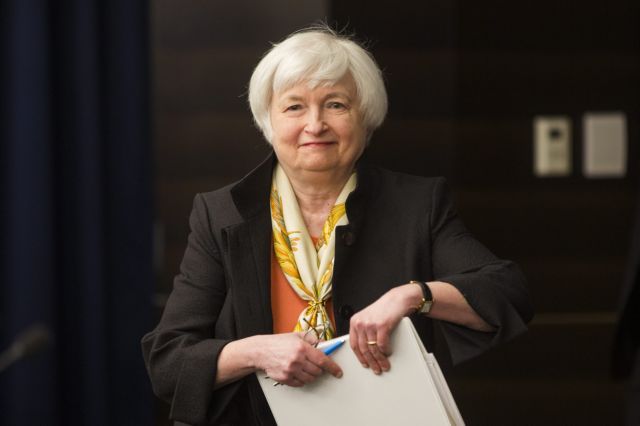 Αμετάβλητα τα επιτόκια της Fed, αβεβαιότητα για την αγορά εργασίας