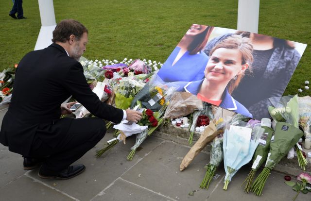 ΣΥΡΙΖΑ: Η δολοφονία της Τζο Κοξ «συγκλονίζει τη δημοκρατική Ευρώπη»