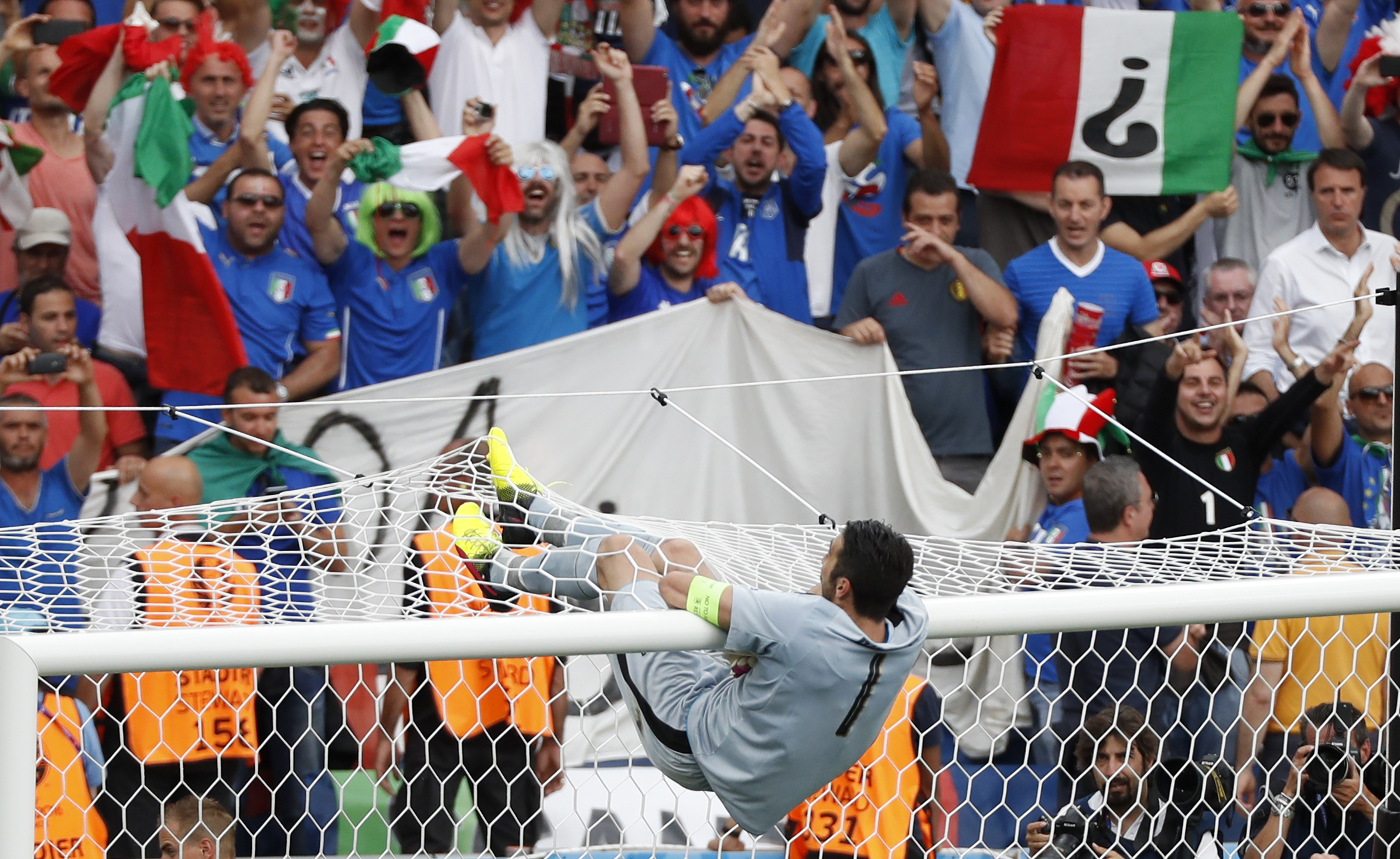 Τα αεροπλάνα μπορούν να περιμένουν, έχει ματς