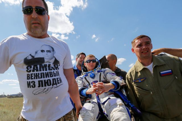 Πίσω στη Γη ο βρετανός αστροναύτης Τιμ Πικ