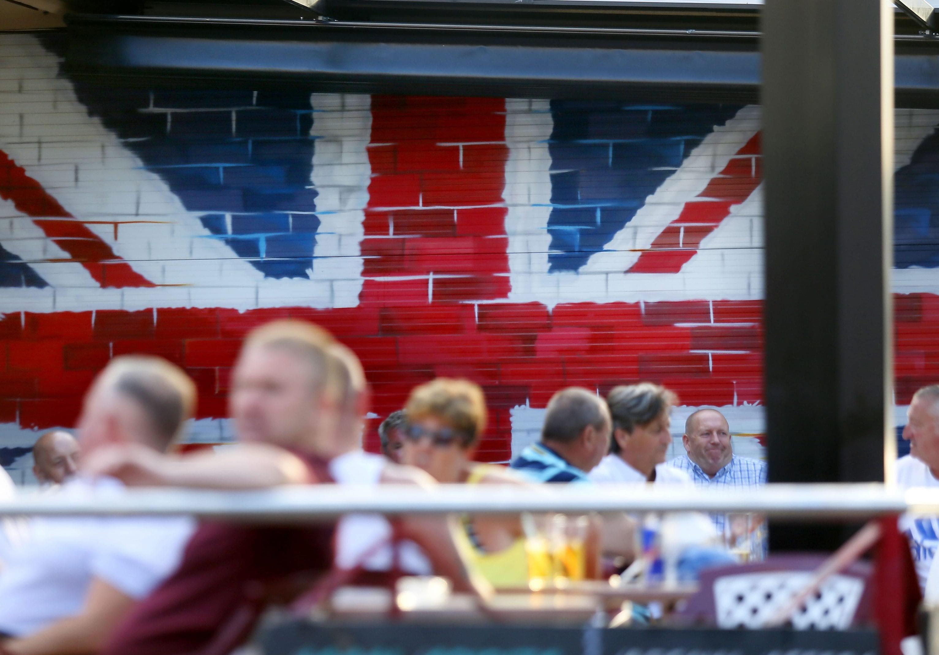 Οι υπόλοιποι θέλουν τη Βρετανία -πλην των… «άσπονδων φίλων»