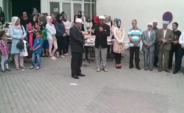 O ψευδομουφτής Μετέ υμνεί τον Χίτλερ που ήθελε να κάνει σαπούνια τους Εβραίους