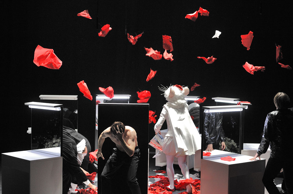 Μια διαφορετική προσέγγιση του «Άμλετ» διά χειρός Οσκάρας Κορσουνόβας