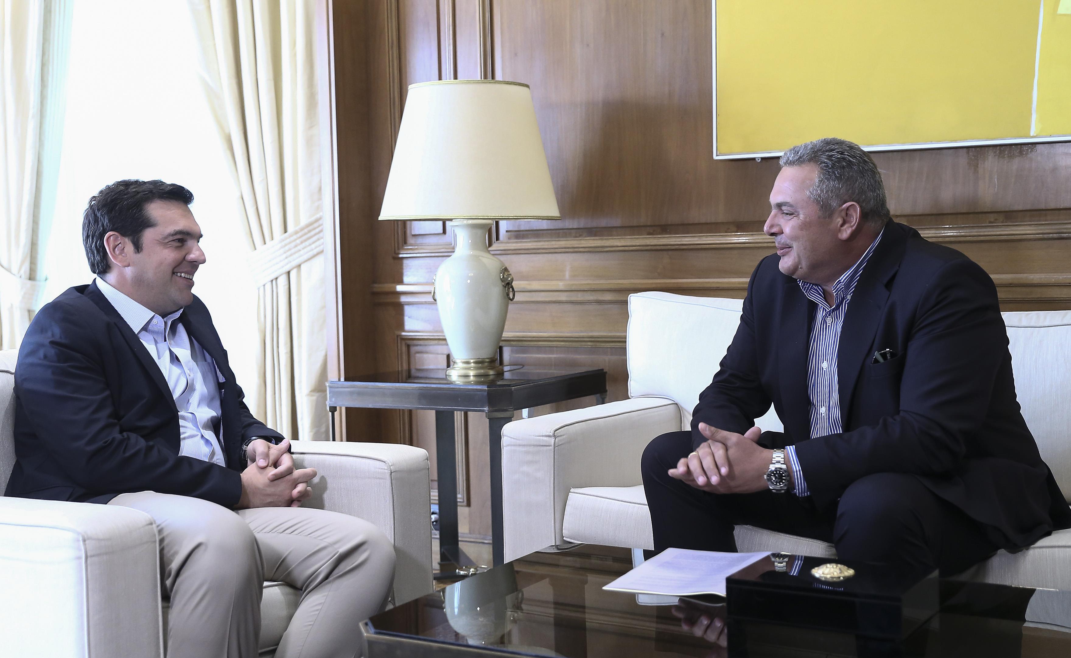 Ξεκίνησαν οι επαφές Τσίπρα – αρχηγών για εκλογικό νόμο και Σύνταγμα