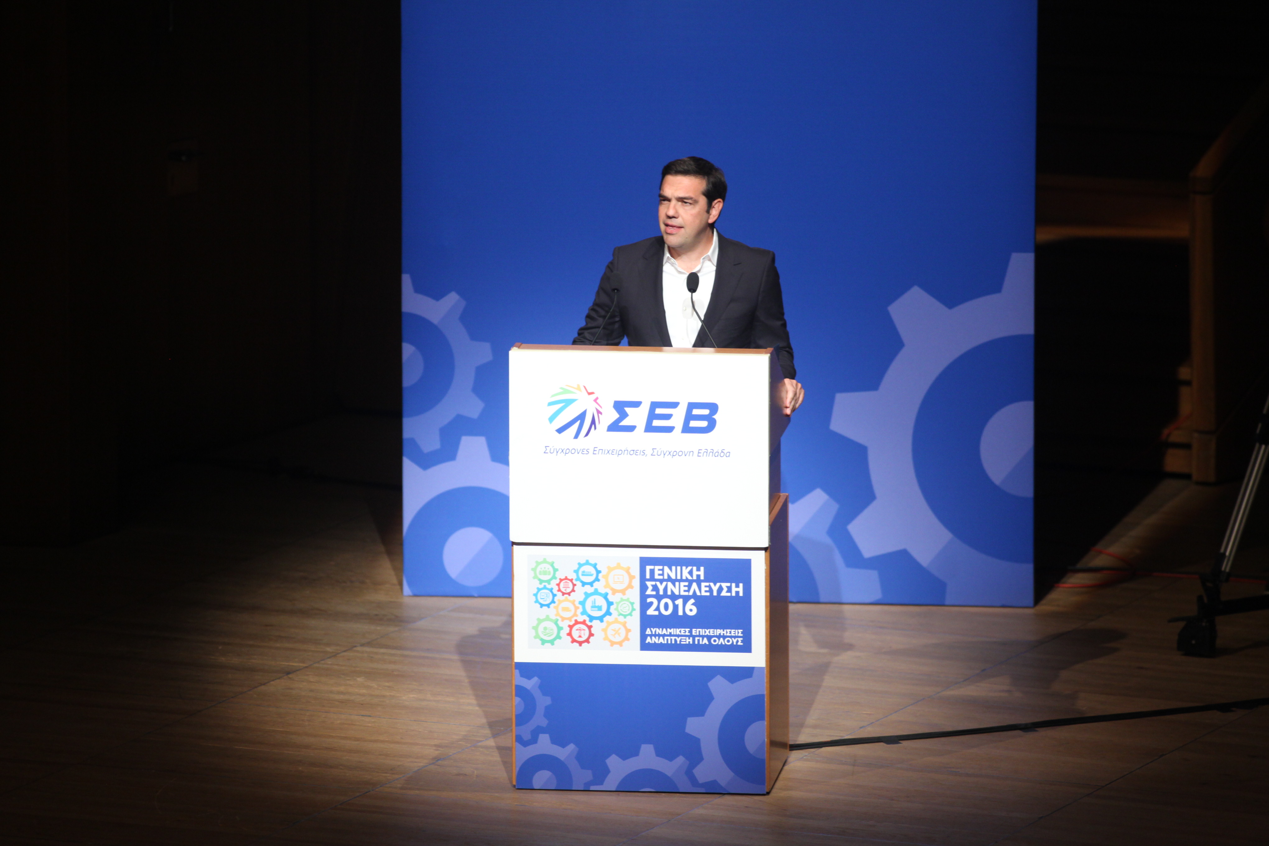 Πρόσκληση σε διάλογο για τις εργασιακές σχέσεις από τον Αλέξη Τσίπρα