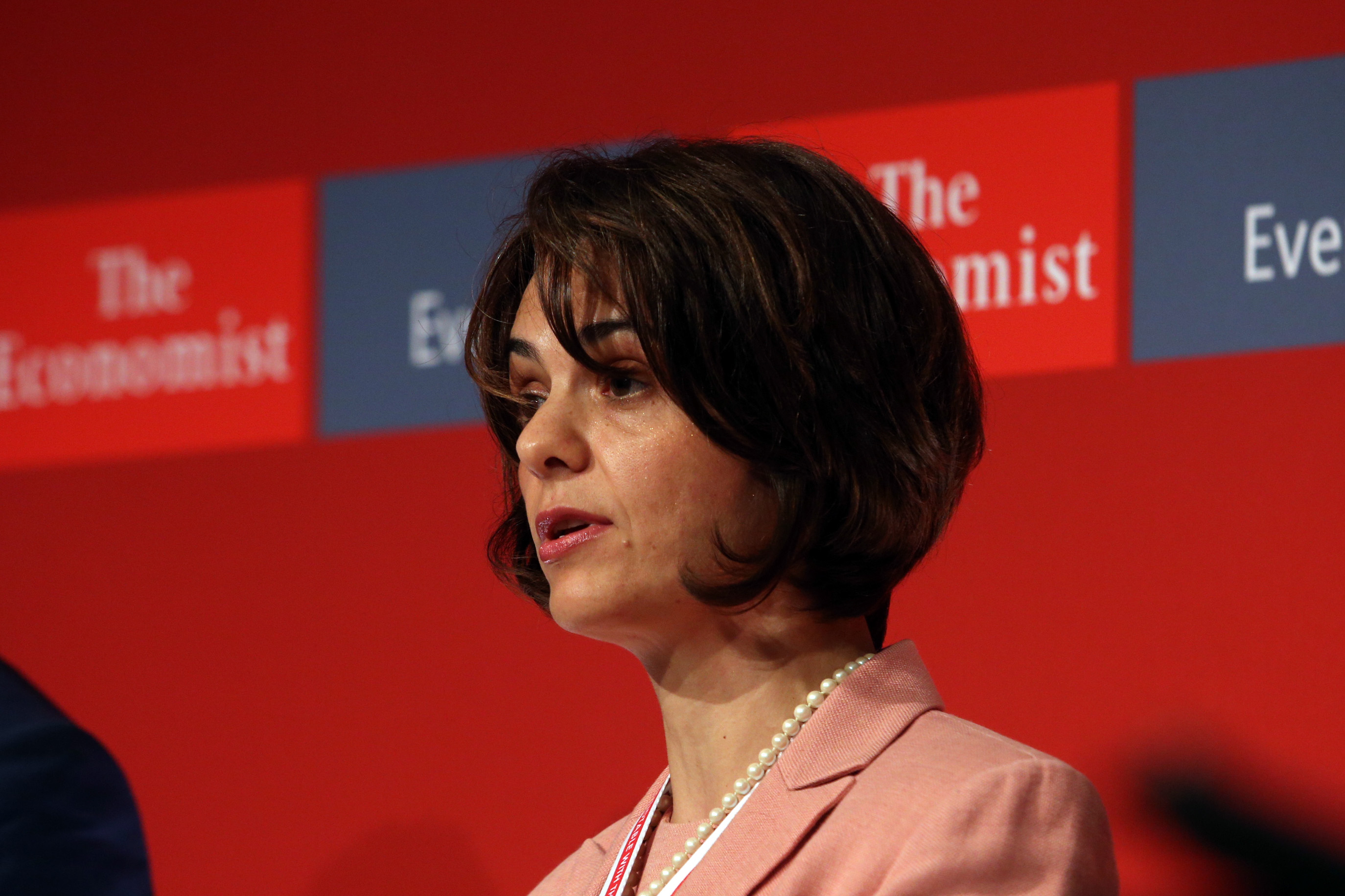 Βελκουλέσκου: Ξεκάθαρα μη βιώσιμο το χρέος